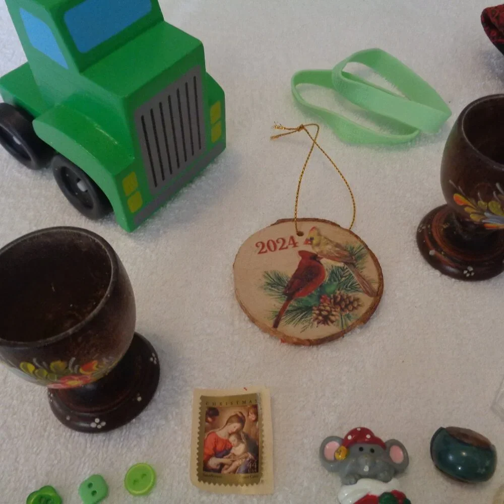 HOLIDAY STYLED LOT VINT TIE WOODEN TRUCK EGG CUPS ORN DODADS BUTTONS
